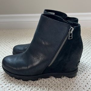 Sorel Joan of Arc black wedge boots size 8